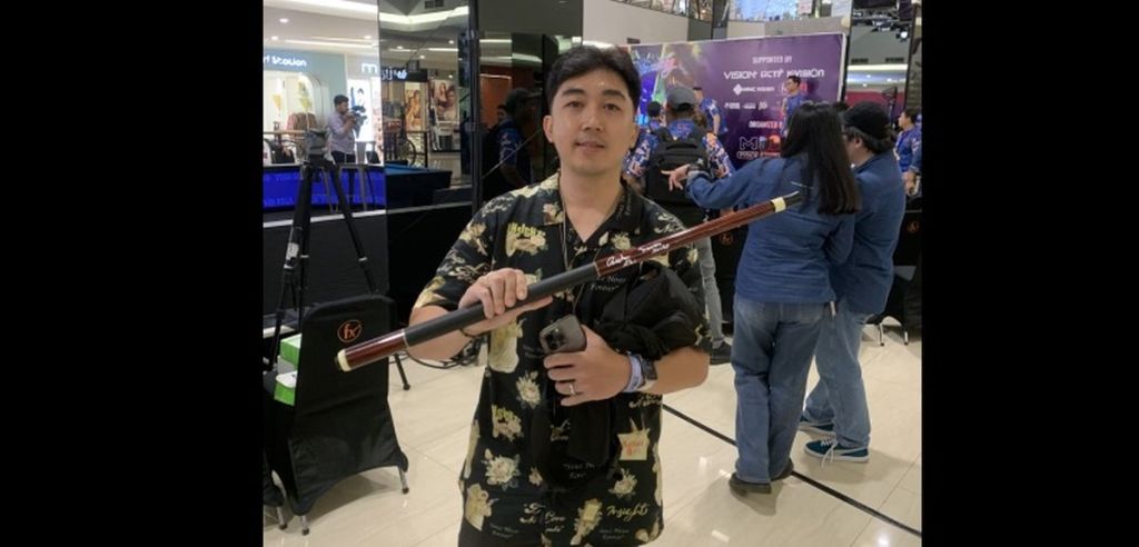 Biasa Nonton di YouTube, Fans asal Pontianak Ini Bangga Bisa Ketemu Langsung Juara Dunia Biliar Francisco Sanchez&nbsp;Ruiz