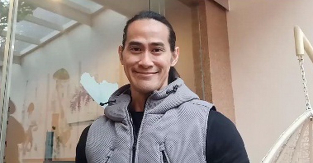 10 Makanan yang Wajib Dihindari jika Ingin Awet Muda Versi Ade Rai, Nomor 1 Kerupuk!