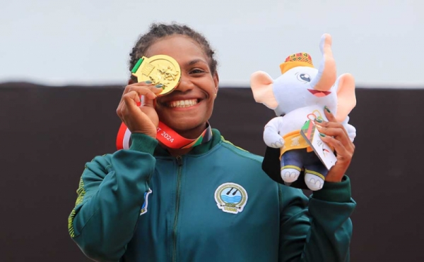 Atlet Dayung Papua Pegunungan Stevani Maysche Ibo Raih Medali Emas PON Aceh-Sumut